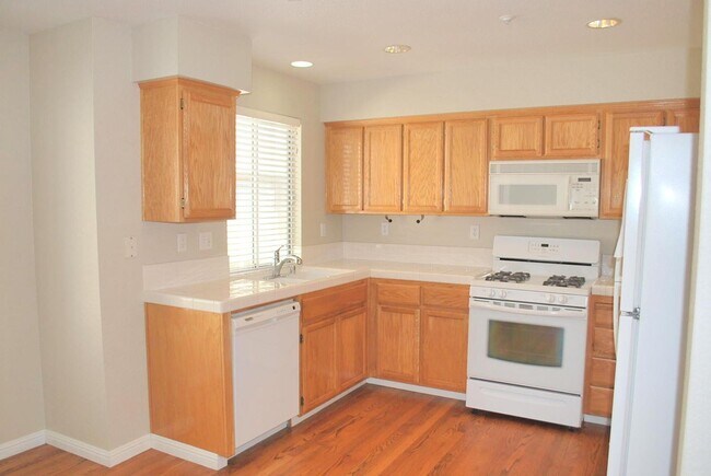 Building Photo - Sharp & Contemporary Townhouse in Beautiful Danville!