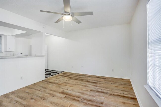 Building Photo - 606 Enid St