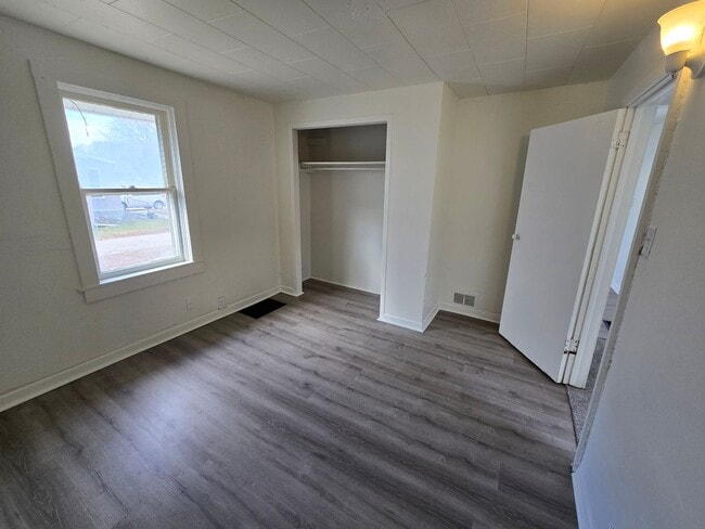 Building Photo - $850 - 1 Bed 1 Bath Home