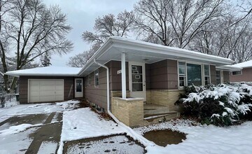 Building Photo - Spectacular 4 Bedroom 2 Bathroom Single Family Home in Brooklyn Center!