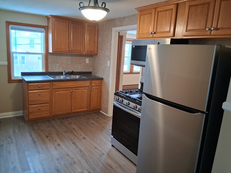 Building Photo - 357 3rd Ave S