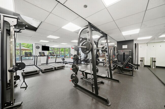 Building Photo - 400 N La Salle Dr