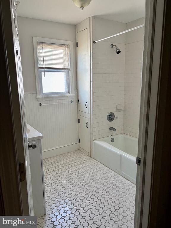 Building Photo - 355 Mercy St