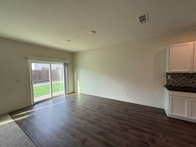 Building Photo - 4-bedroom single story in Manteca!