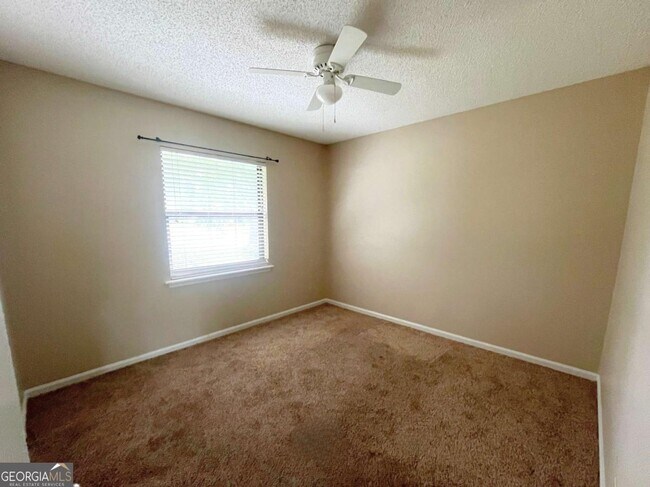Building Photo - 317 Lake View Dr