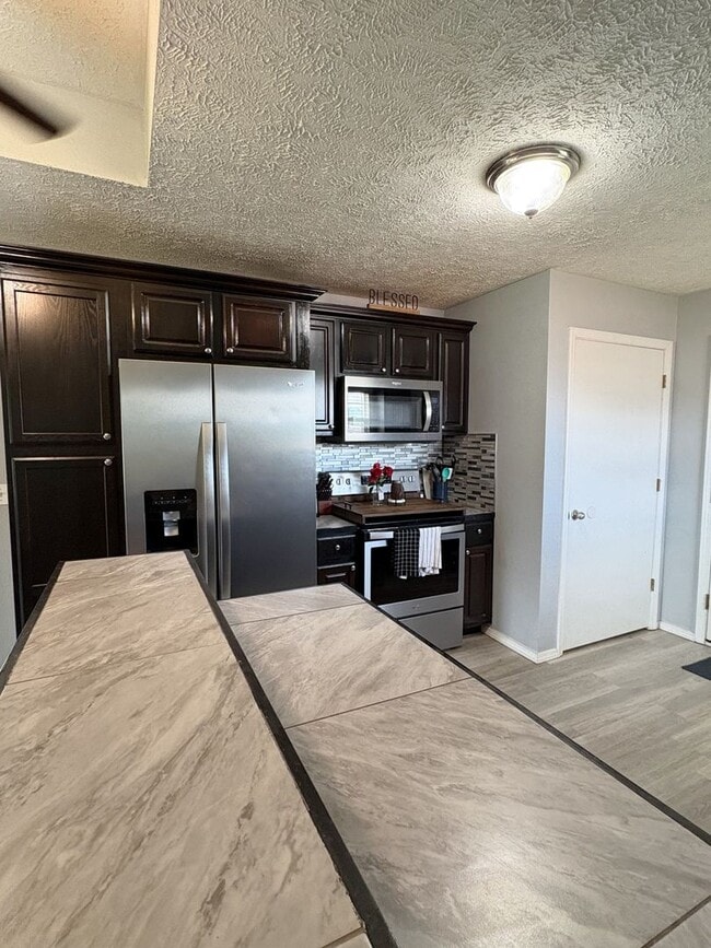 Building Photo - Pre-Leasing Now - Charming 3 Bed / 2 Bath ...