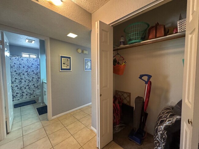 Building Photo - FURNISHED 2BR CONDO w/Utilities Water View Gated NO STAIRS