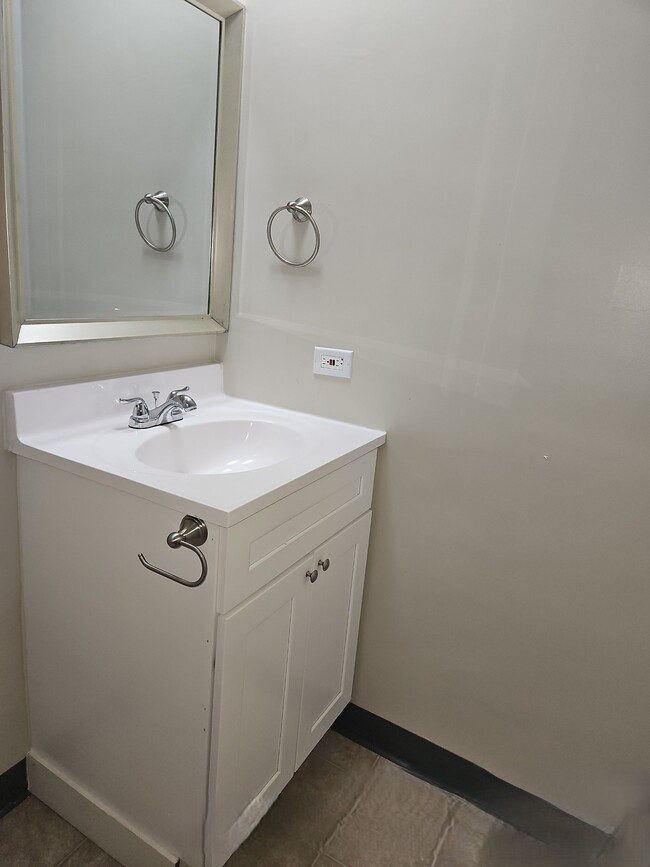 Building Photo - 8936 Cedros Ave