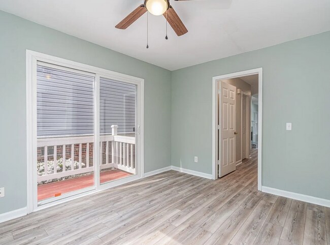 Building Photo - Gorgeous Renovated Home with Modern Finishes & Gated Community Amenities
