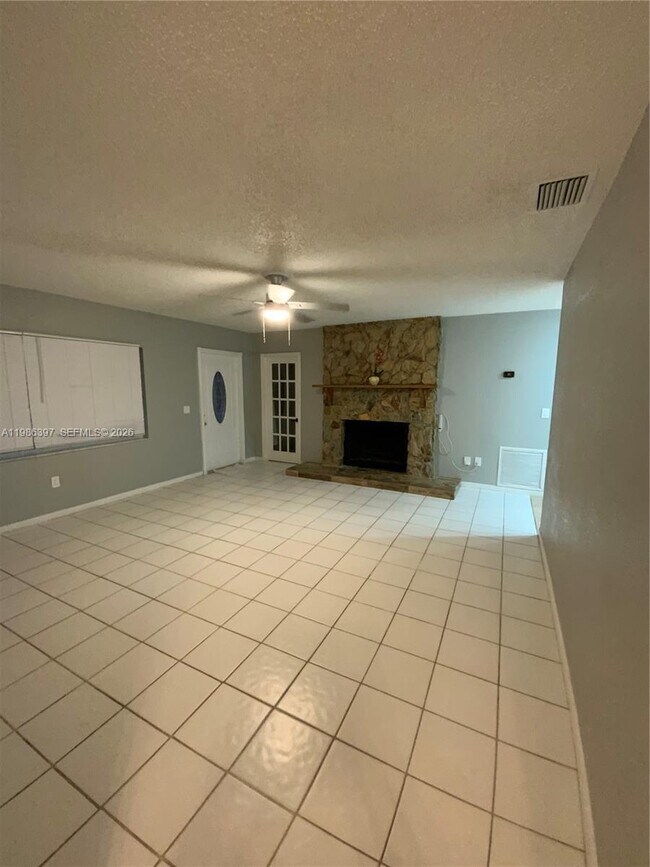 Building Photo - 11128 Median St