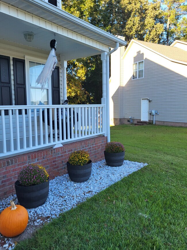 Building Photo - 220 Newport Drive