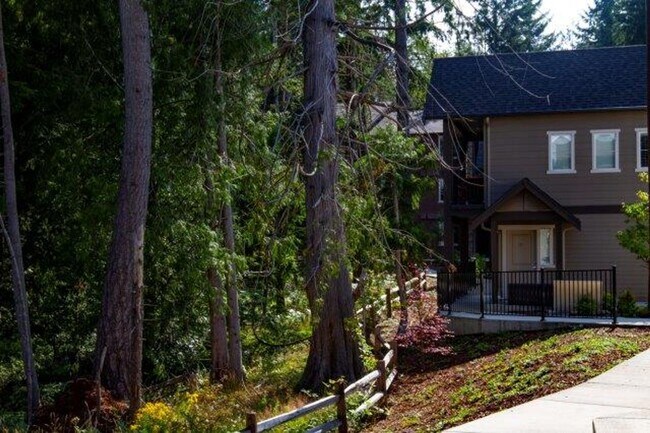 Building Photo - 1 bedroom Townhome with attached garage