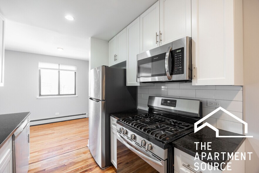 Building Photo - 6954 N Sheridan Rd