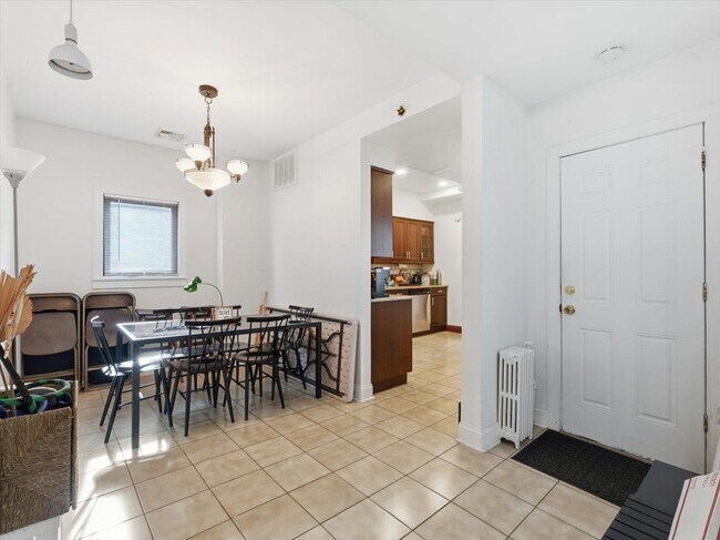 Building Photo - 207 19th St