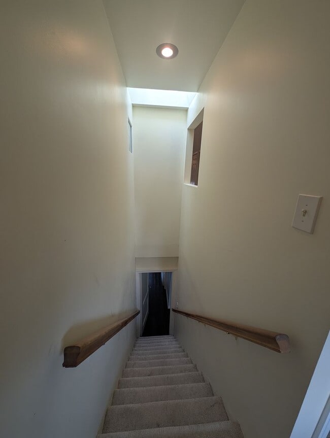 Building Photo - Lovely 4BR/3BA single family home with attached garage located in Montgomery County.