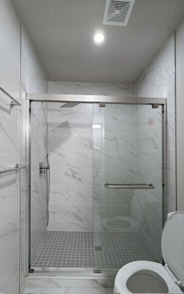 Building Photo - 118 E 35th St