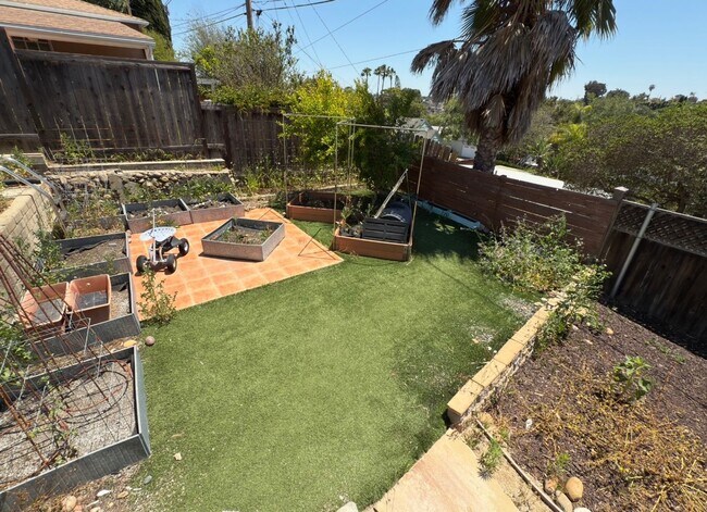 Building Photo - 4572 Valencia Dr