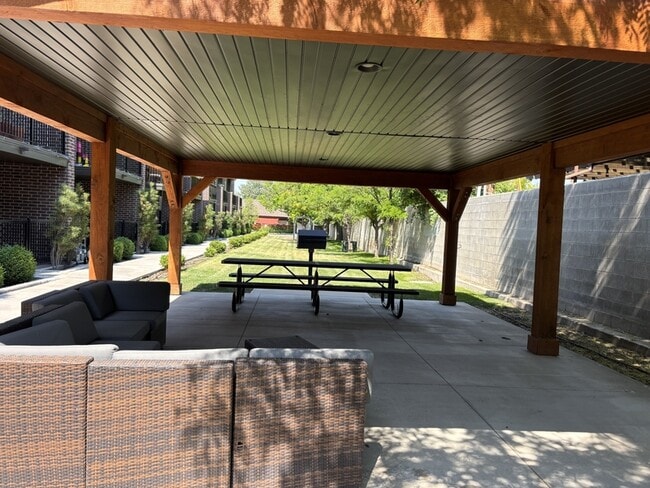Building Photo - 3883 Komenda Ct