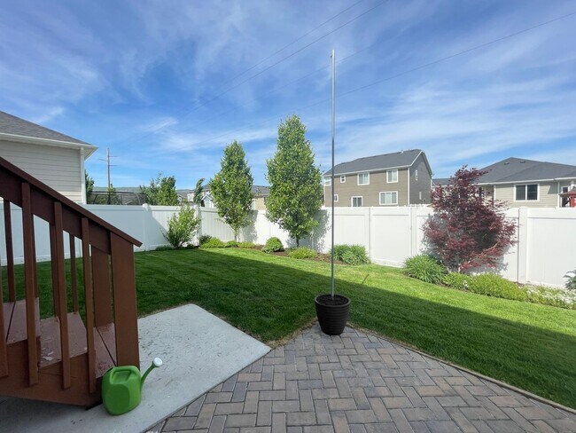 Building Photo - Great Home Now Available!