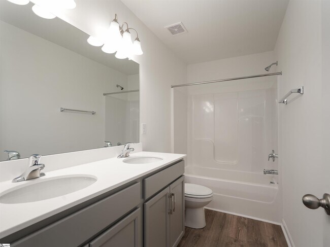 Building Photo - 7 Thorne St