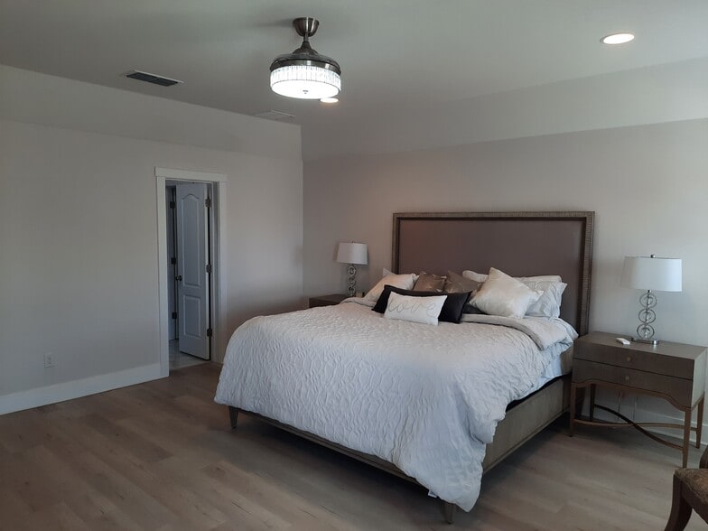 Building Photo - 1735 Woodridge Dr