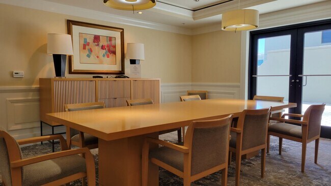 Building Photo - Short term ONLY luxury 2/2 condo in the heart of downtown Sarasota