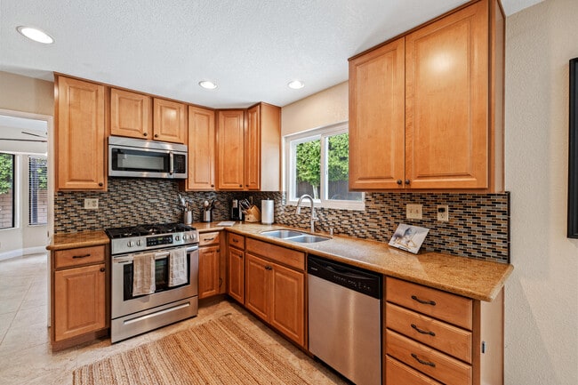 Building Photo - 49035 Tango Ct
