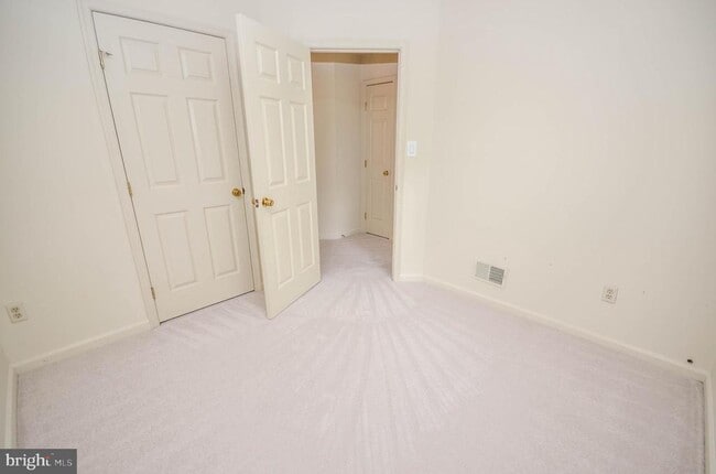 Building Photo - 3003 Gatehouse Ct