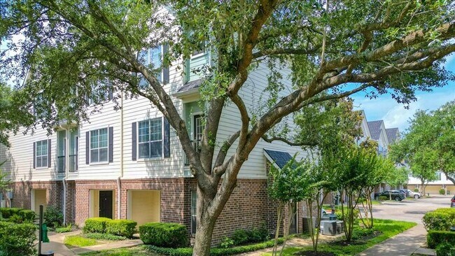 Building Photo - 9200 Westheimer Rd