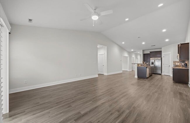 Building Photo - Like New Garden View Townhome in Graham
