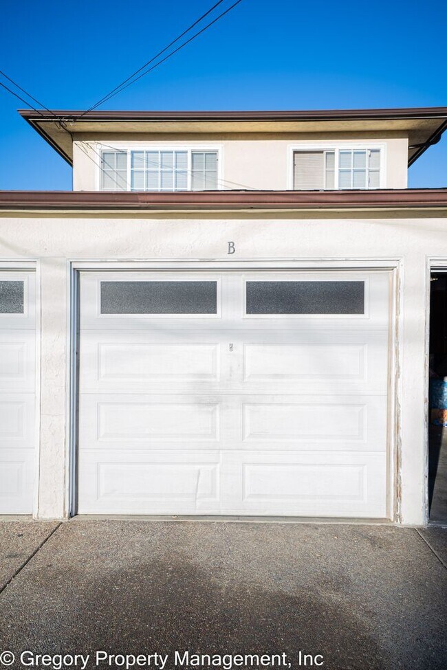 Building Photo - 2211 Pacific Ave