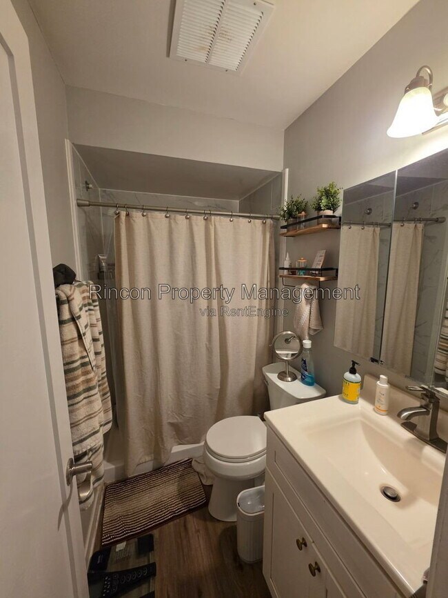 Building Photo - 8566 Truckee Dr