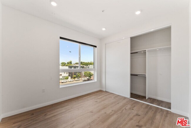Building Photo - 3105 Bellevue Ave