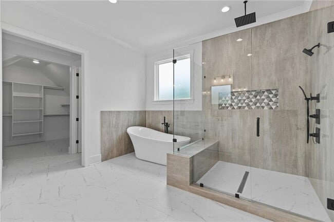 Building Photo - 6120 Hutchins Dr