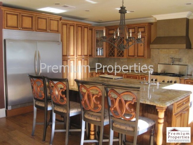 Building Photo - 760 N Gate Rd