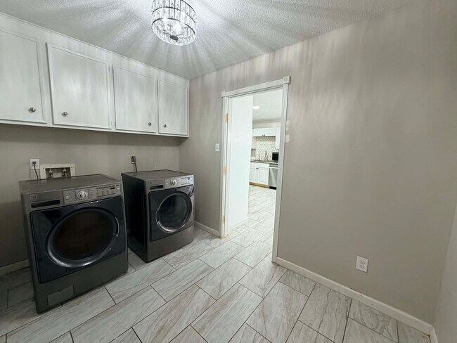 Building Photo - 6610 Campden Dr