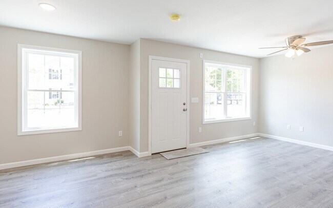 Building Photo - 142 Whitcomb Rd