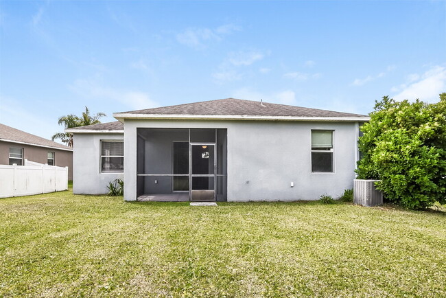 Building Photo - 5755 Coquyt Dr