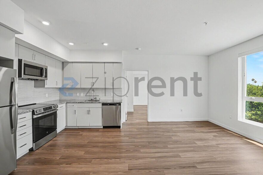 Building Photo - Unit 311