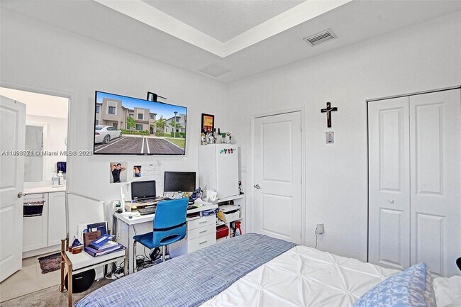Building Photo - 360 NE 208th Terrace