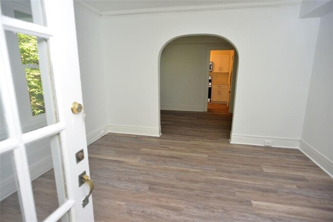 Building Photo - 509 Claire Dr NE