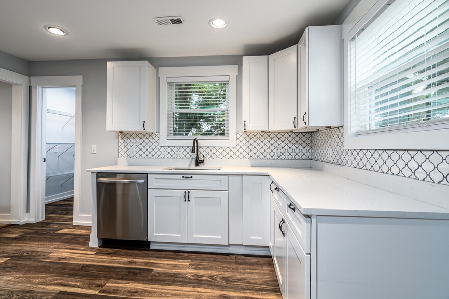 Kitchen - 503 Hampton St