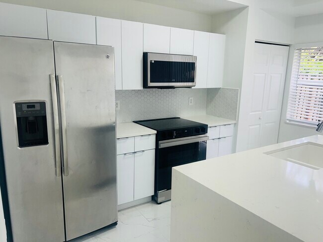 Building Photo - 4934 White Mangrove Way E