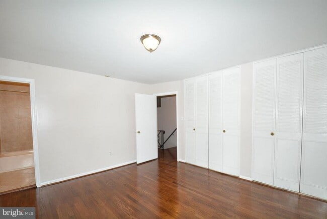 Building Photo - 5111 Gainsborough Dr