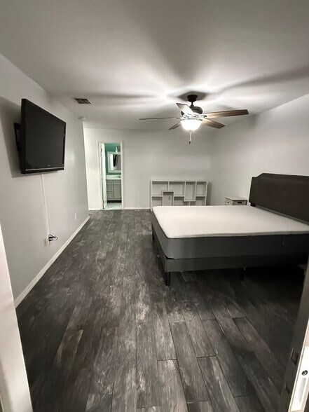 Building Photo - 4744 Gardenbrook Ln