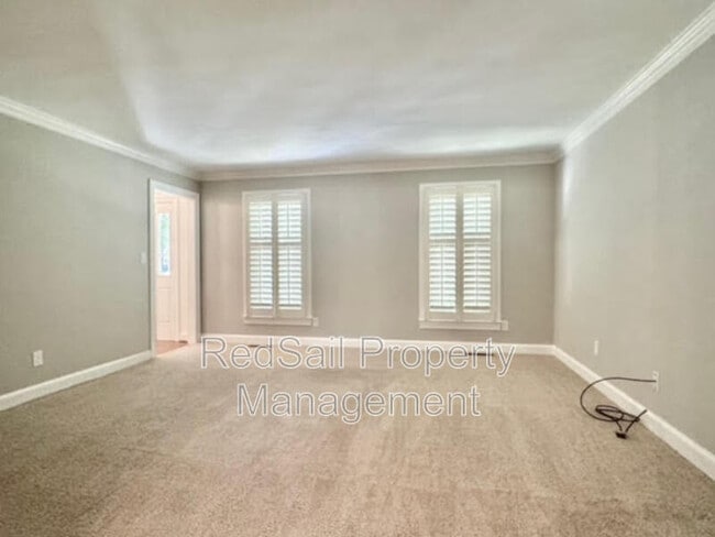 Building Photo - 114 Barclay Crescent