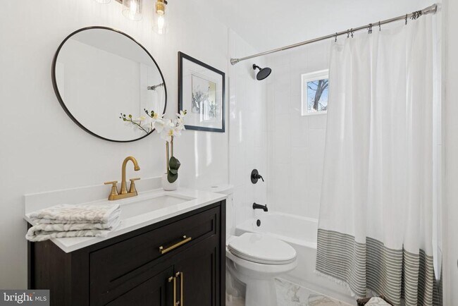 Building Photo - 303 Lemon St