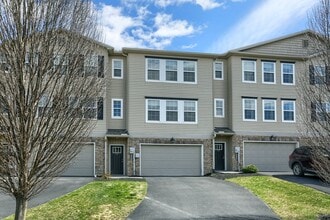 Building Photo - Newer build 2,000 sq ft 3/BR 2.5 bath luxury townhome FULLY FURNISHED