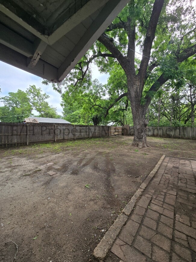 Building Photo - 244 N Athenian Ave