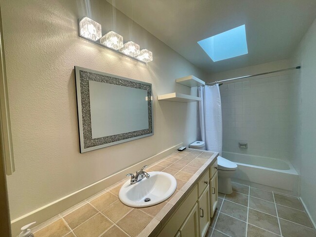 Building Photo - 4 bedroom, 2.5 Bath House in Mukilteo, $3995 per month